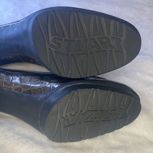 Stuart Weitzman Alligator Print Heeled Loafer - Picture 7 of 11